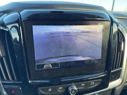 Used 2020 Chevrolet Traverse LT image 11