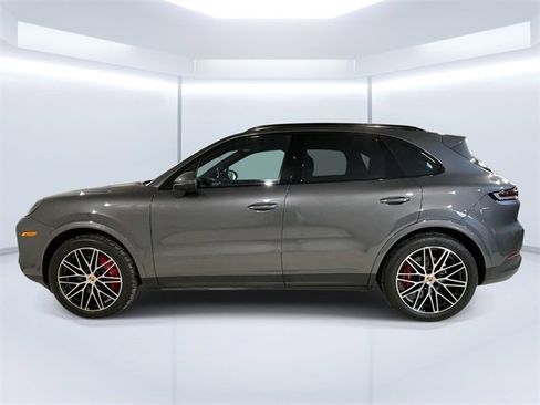 Used 2024 Porsche Cayenne S image 10