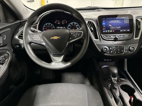 Used 2025 Chevrolet Malibu LT FWD image 11