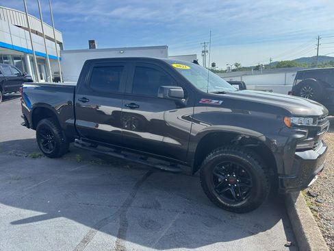Used 2021 Chevrolet Silverado 1500 LT Trail Boss w/ Convenience Package II AWD/4WD image 2