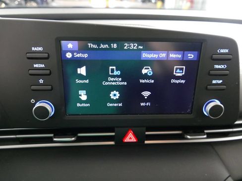 Used 2022 Hyundai Elantra SE FWD image 15