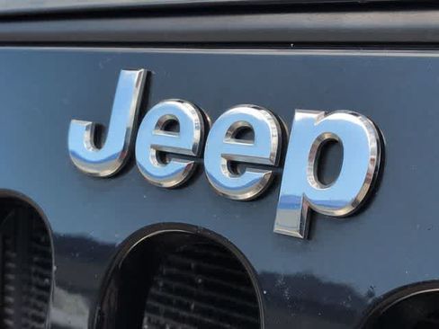 Used 2014 Jeep Wrangler Unlimited Sahara w/ Connectivity Group AWD/4WD image 12
