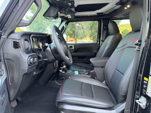 Used 2026 Jeep Wrangler Unlimited Rubicon AWD/4WD image 11