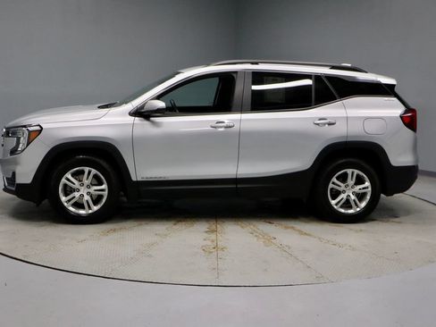Used 2022 GMC Terrain SLE w/ Driver Convenience Package FWD image 9