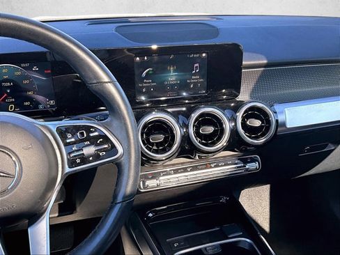 Used 2023 Mercedes-Benz GLB 250 image 8