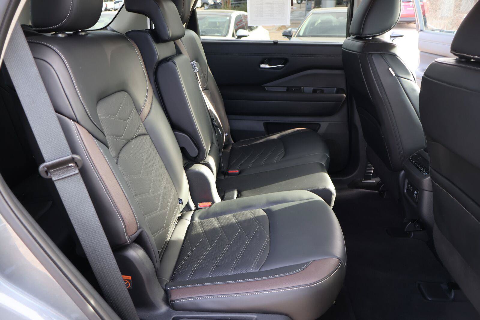 Used 2025 Nissan Pathfinder Platinum w/ Cargo Package FWD image 18