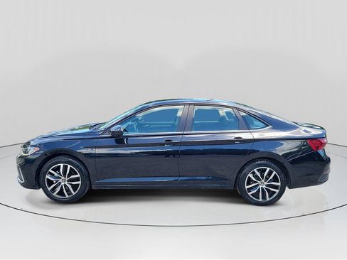 Used 2025 Volkswagen Jetta SE FWD image 4