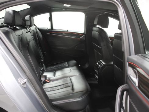 Used 2023 BMW 540i xDrive w/ Executive Package image 17