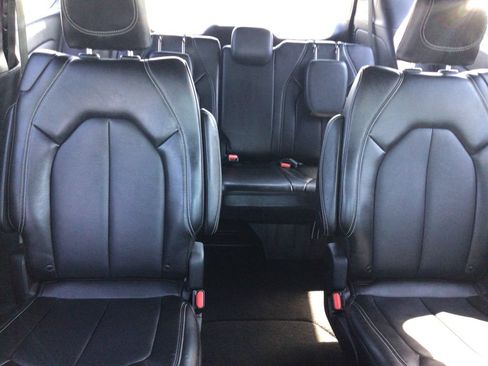 Used 2025 Chrysler Pacifica Select FWD image 15