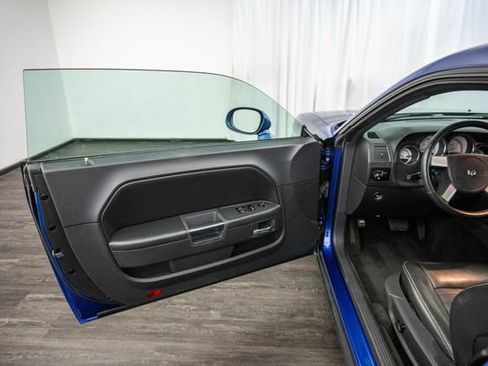 Used 2009 Dodge Challenger R/T image 16