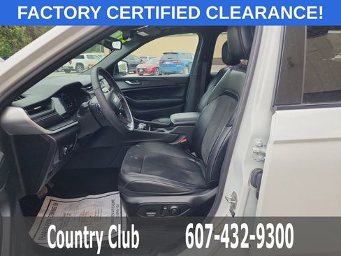 Used 2024 Jeep Grand Cherokee L Altitude AWD/4WD image 11