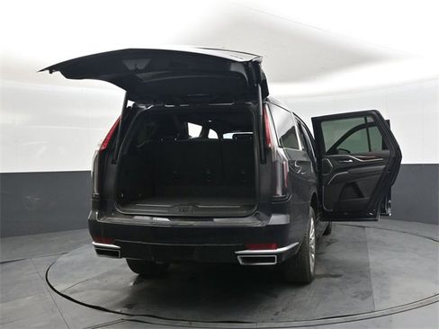 Used 2022 Cadillac Escalade Premium Luxury image 50