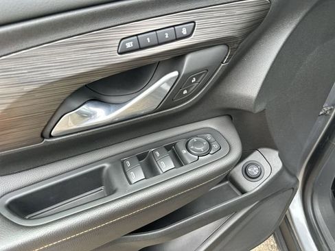 Used 2019 GMC Terrain SLT w/ Preferred Package FWD image 17