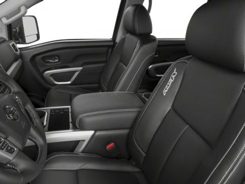 Used 2017 Nissan Titan PRO-4X w/ Pro-4x Convenience Package image 12
