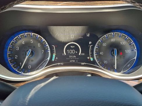 Used 2023 Chrysler Pacifica Limited FWD image 23