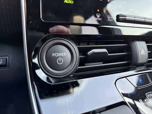 Used 2024 Subaru Solterra Limited image 30