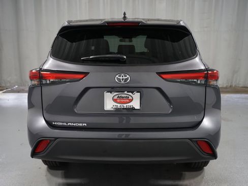 Certified 2023 Toyota Highlander L image 7