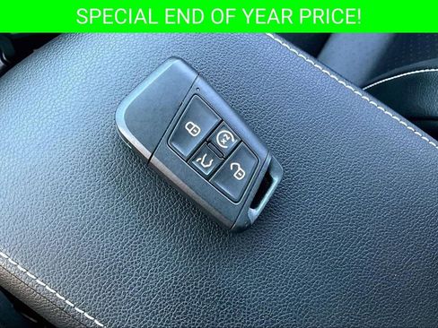 Used 2023 Volkswagen Tiguan SE R-Line image 34