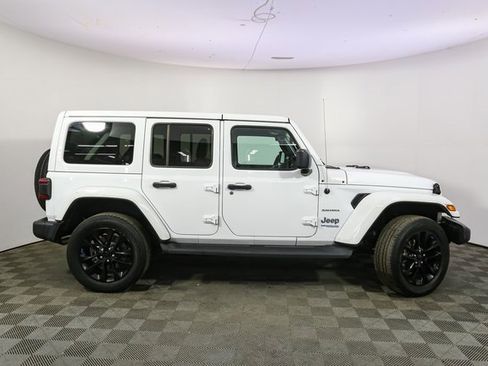 Used 2022 Jeep Wrangler Unlimited Sahara w/ Cold Weather Group image 14