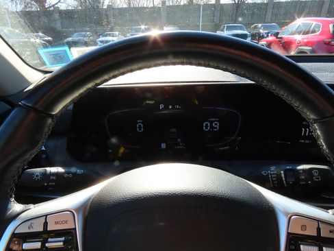 Used 2023 Kia Telluride EX w/ EX Captain's Chair Package image 30