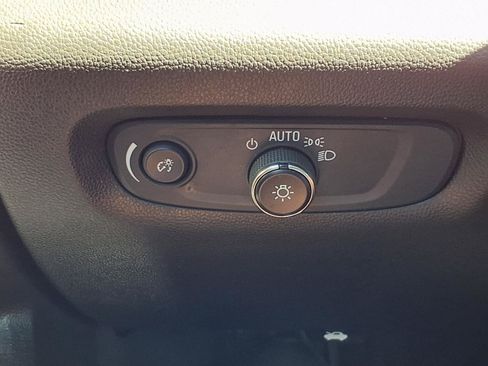 Used 2023 Chevrolet Traverse RS FWD image 9