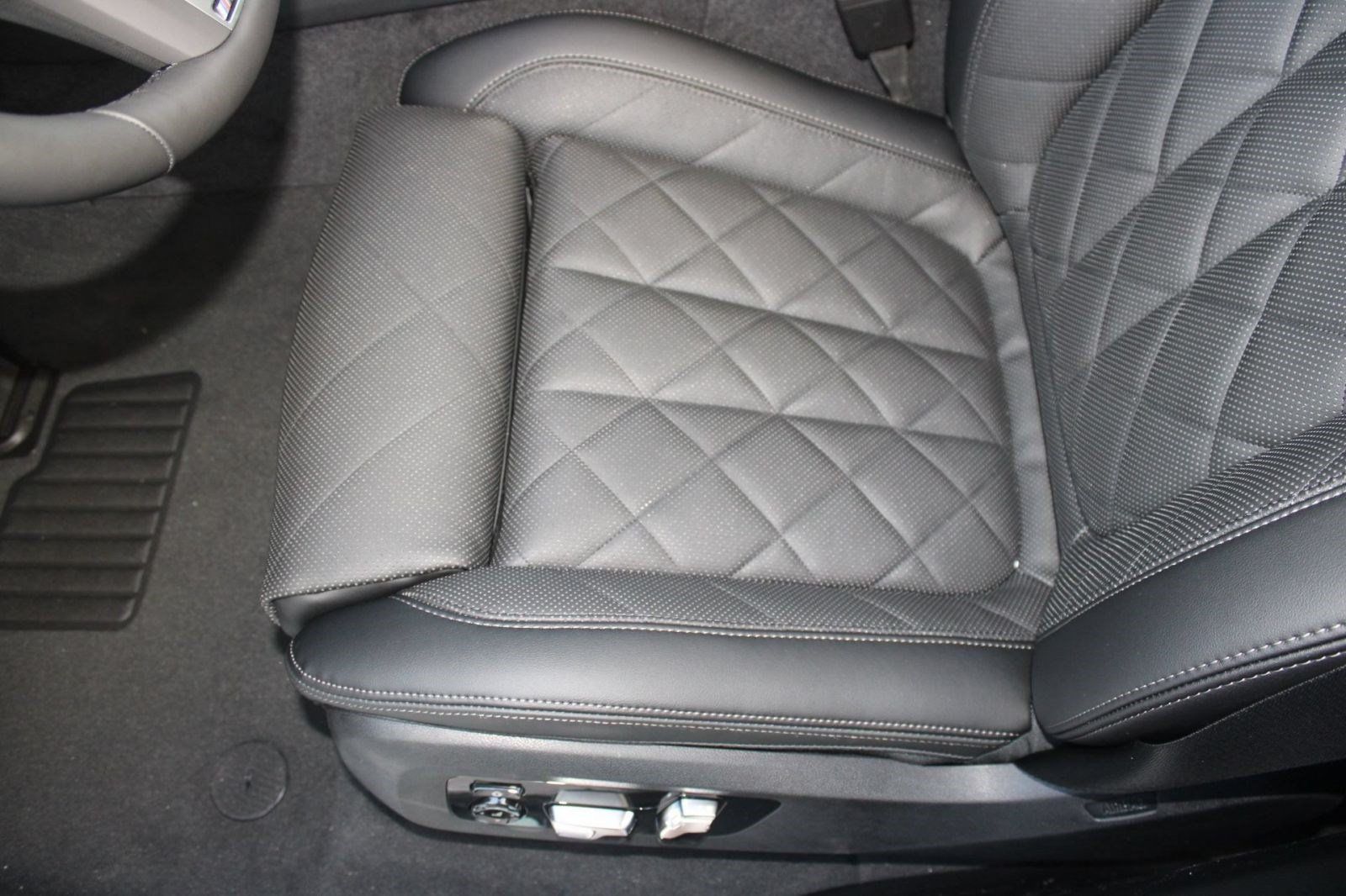 Used 2026 BMW X5 sDrive40i w/ M Sport Package RWD image 15
