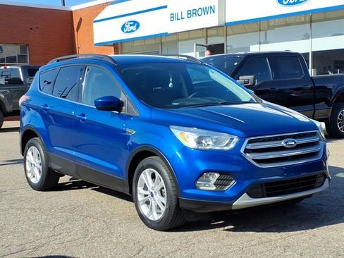 Certified 2017 Ford Escape SE w/ Equipment Group 201A FWD image 1