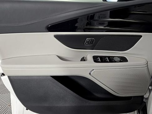Used 2026 Lincoln Nautilus Premier AWD/4WD image 11