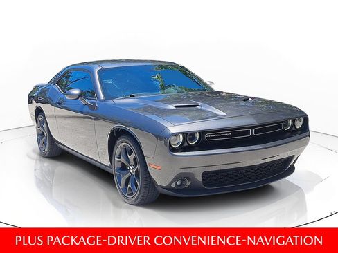 Used 2019 Dodge Challenger SXT w/ Plus Package RWD image 3