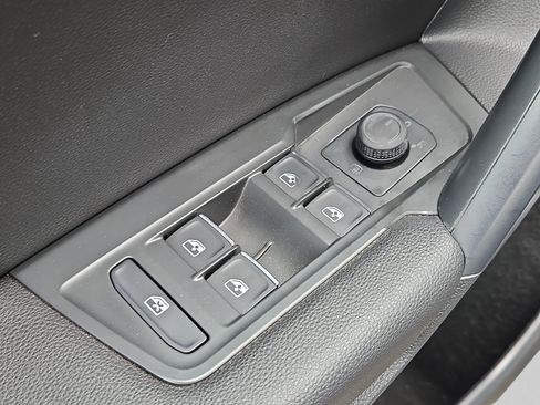 Used 2021 Volkswagen Tiguan SE w/ Panoramic Sunroof Package AWD/4WD image 18