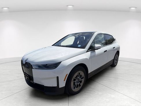 Used 2023 BMW iX xDrive50 AWD/4WD image 8