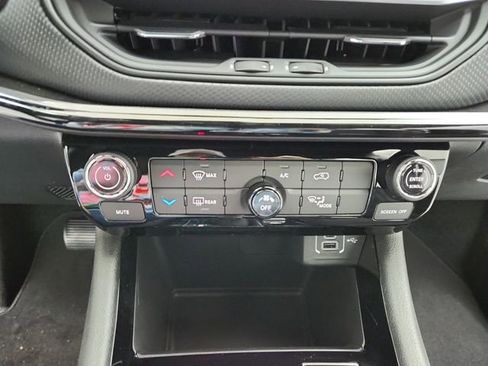 New 2026 Jeep Compass Latitude image 16