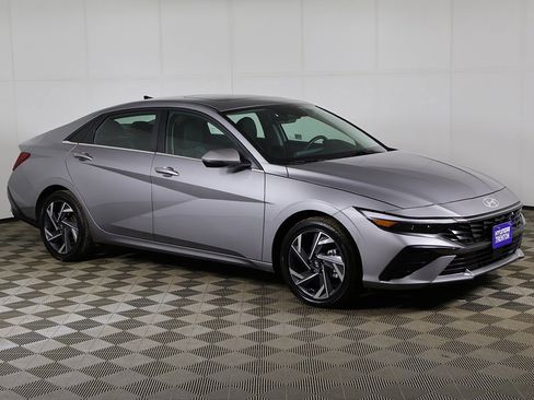 Certified 2025 Hyundai Elantra Limited image 49