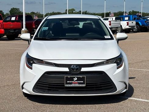 Used 2024 Toyota Corolla LE FWD image 3