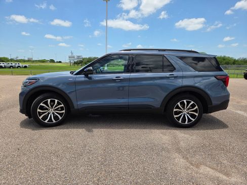 Used 2025 Ford Explorer ST-Line RWD image 4