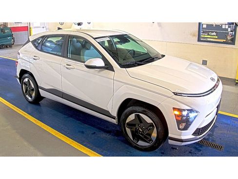 Used 2024 Hyundai Kona SE FWD image 2