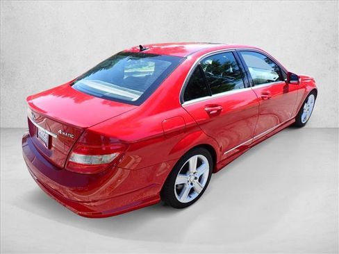 Used 2011 Mercedes-Benz C 300 4MATIC Sedan image 4