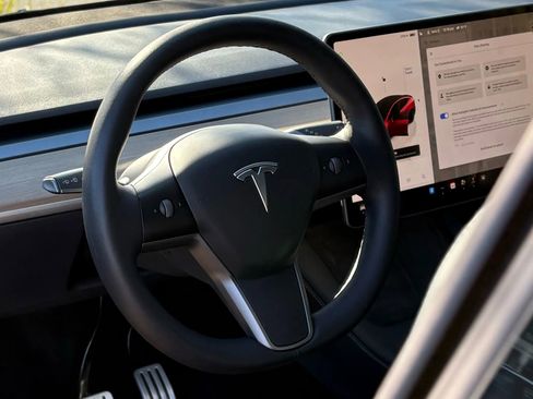 Used 2023 Tesla Model Y Long Range image 13