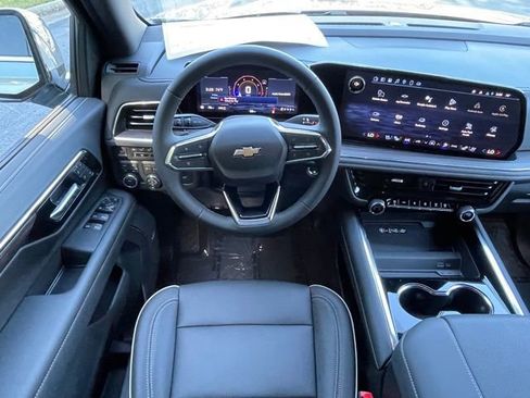 New 2025 Chevrolet Suburban Premier image 6