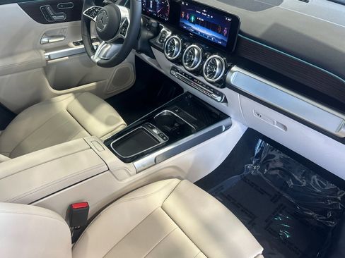 New 2025 Mercedes-Benz GLB 250 4MATIC image 16