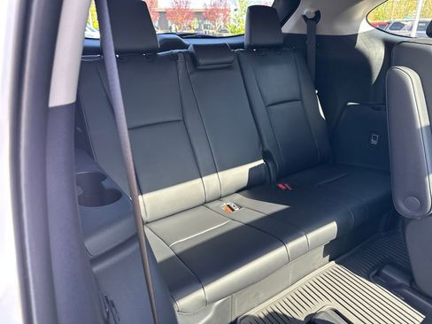 New 2026 Toyota Highlander Platinum AWD/4WD image 16