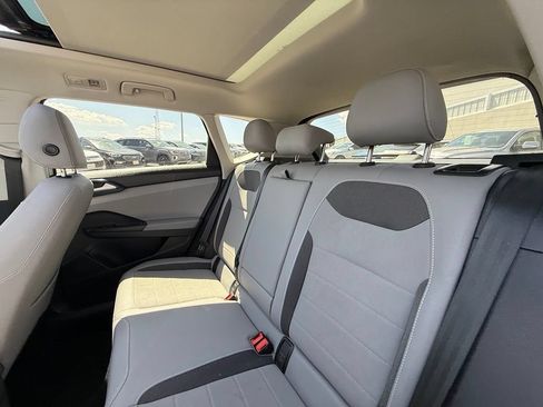 Certified 2024 Volkswagen Taos SE FWD image 22