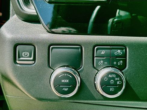 Used 2025 GMC Sierra 1500 SLT RWD image 21