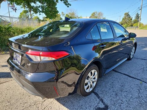 Used 2025 Toyota Corolla LE FWD image 3
