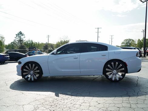 Used 2022 Dodge Charger SXT w/ Leather Interior Group RWD image 16