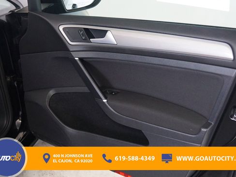 Used 2017 Volkswagen Golf S image 16