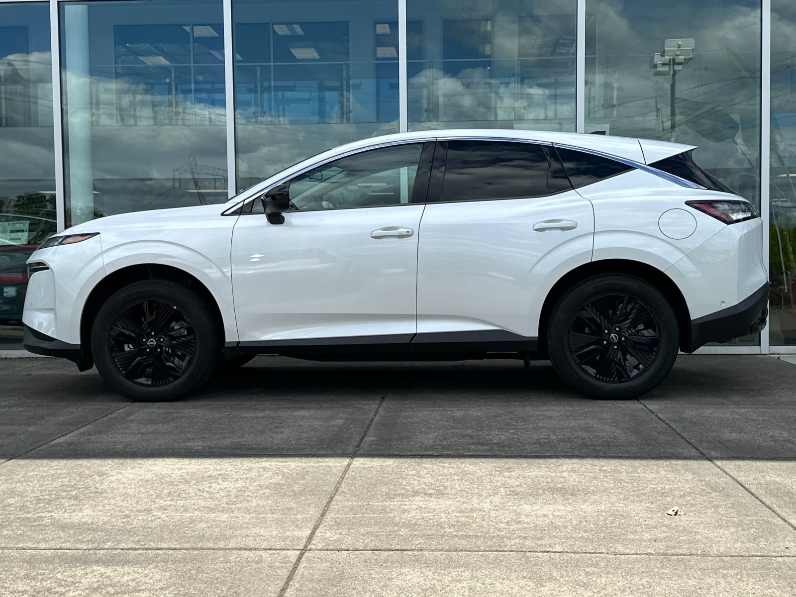 Used 2025 Nissan Murano SV AWD/4WD image 7