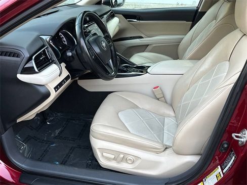 Certified 2019 Toyota Camry XLE image 18