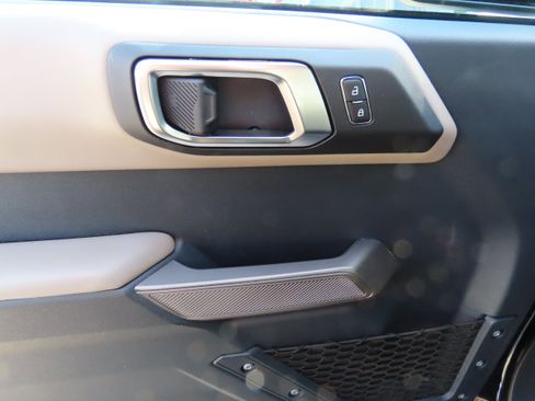 Used 2023 Ford Bronco Wildtrak image 26