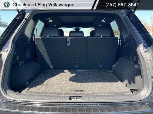 Used 2023 Volkswagen Tiguan SE R-Line image 34